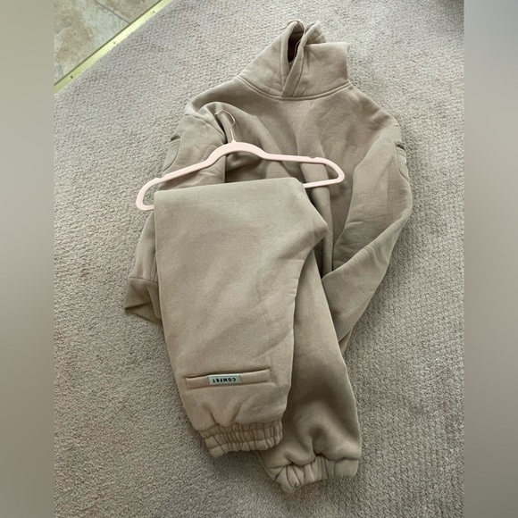 COMFRT Sweater (M) & Cuffed Sweatpants (S) in mocha brown color - Picture 8 of 11